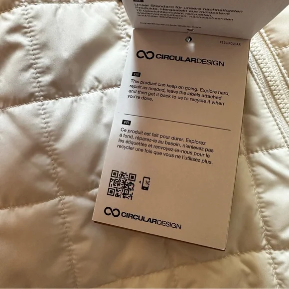 The North Face Women's White Puffer Jacket - Picture 13 of 16